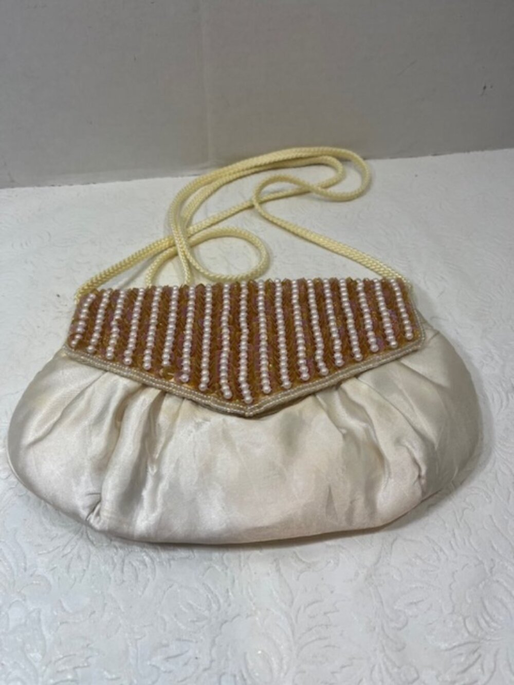 VTG La Regale LTD Cream Satin Sequins White Pearls Crossbody Clutch Purse 7"x5"